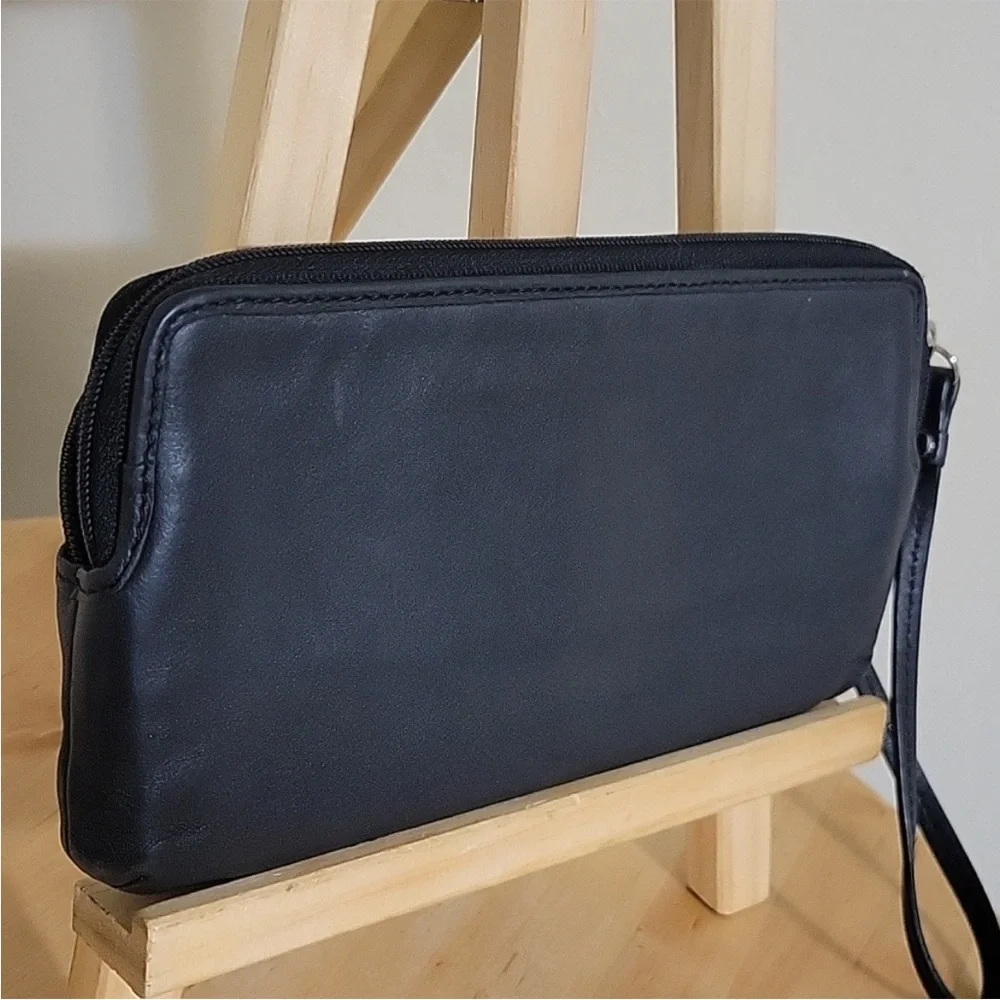 Vintage Coach full size leather wallet/wristlet, EUC - Picture 3 of 5